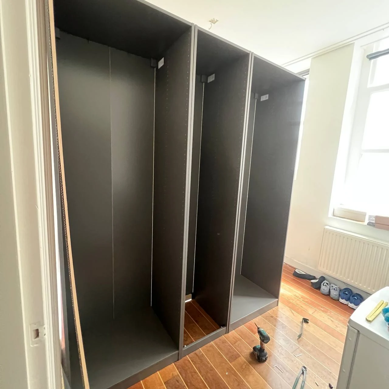 IKEA PAX-kastmodules tijdens meubelmontage in Groningen
